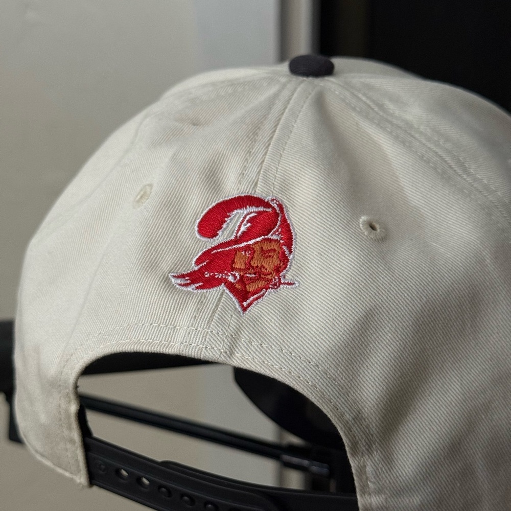 Tampa Bay Buccaneers Hat - Picture 2 of 3